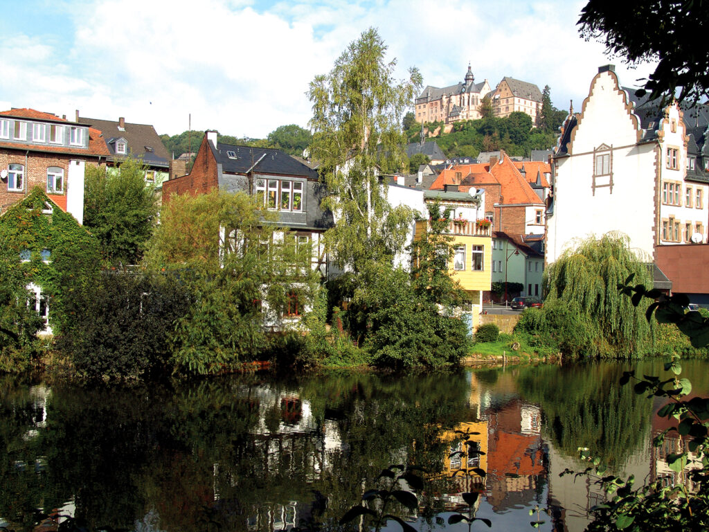 Blick auf das Schloss in Marburg von der Lahn